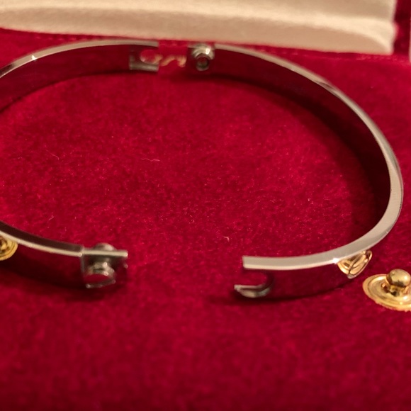 EUC Authentic 18k white gold Cartier Love Bracelet (New Screw locking system) - Picture 11 of 14